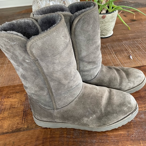 UGG boots, women's size 8 - Picture 9 of 9